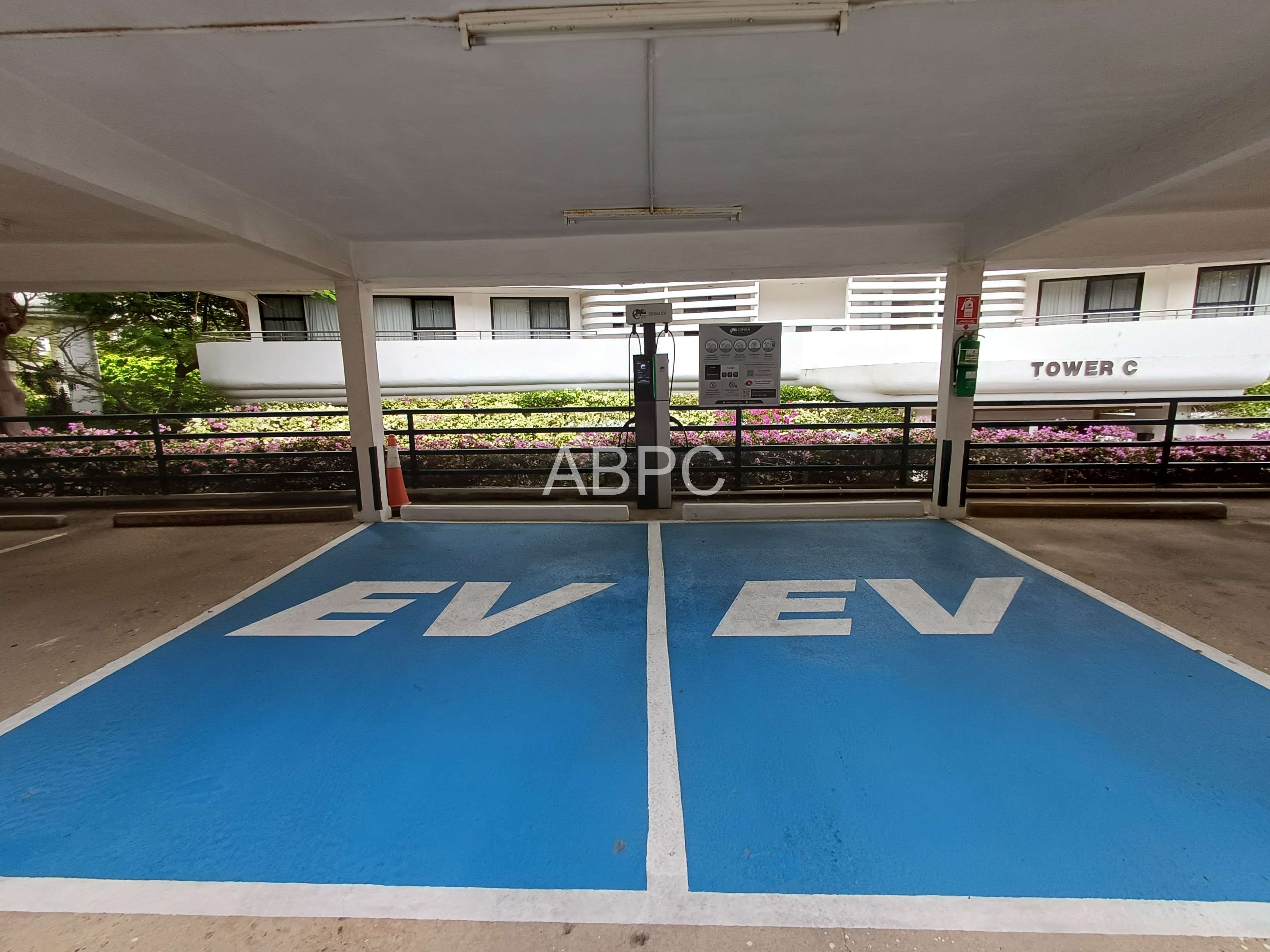 Beautiful Beachfront 3 bedrooms 4 bathrooms in Pratamnak for Sale photo 11