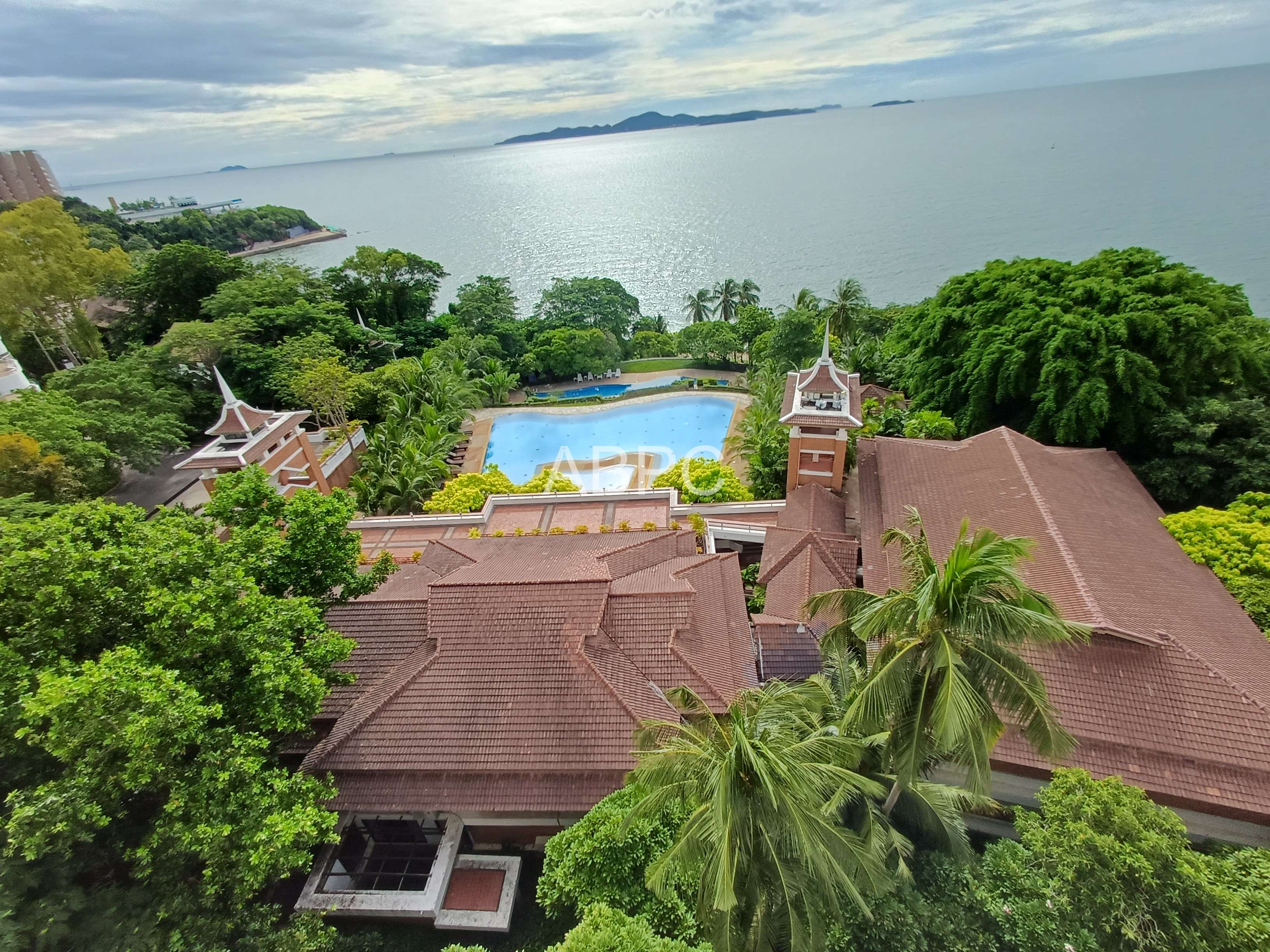 Beautiful Beachfront 3 bedrooms 4 bathrooms in Pratamnak for Sale photo 3