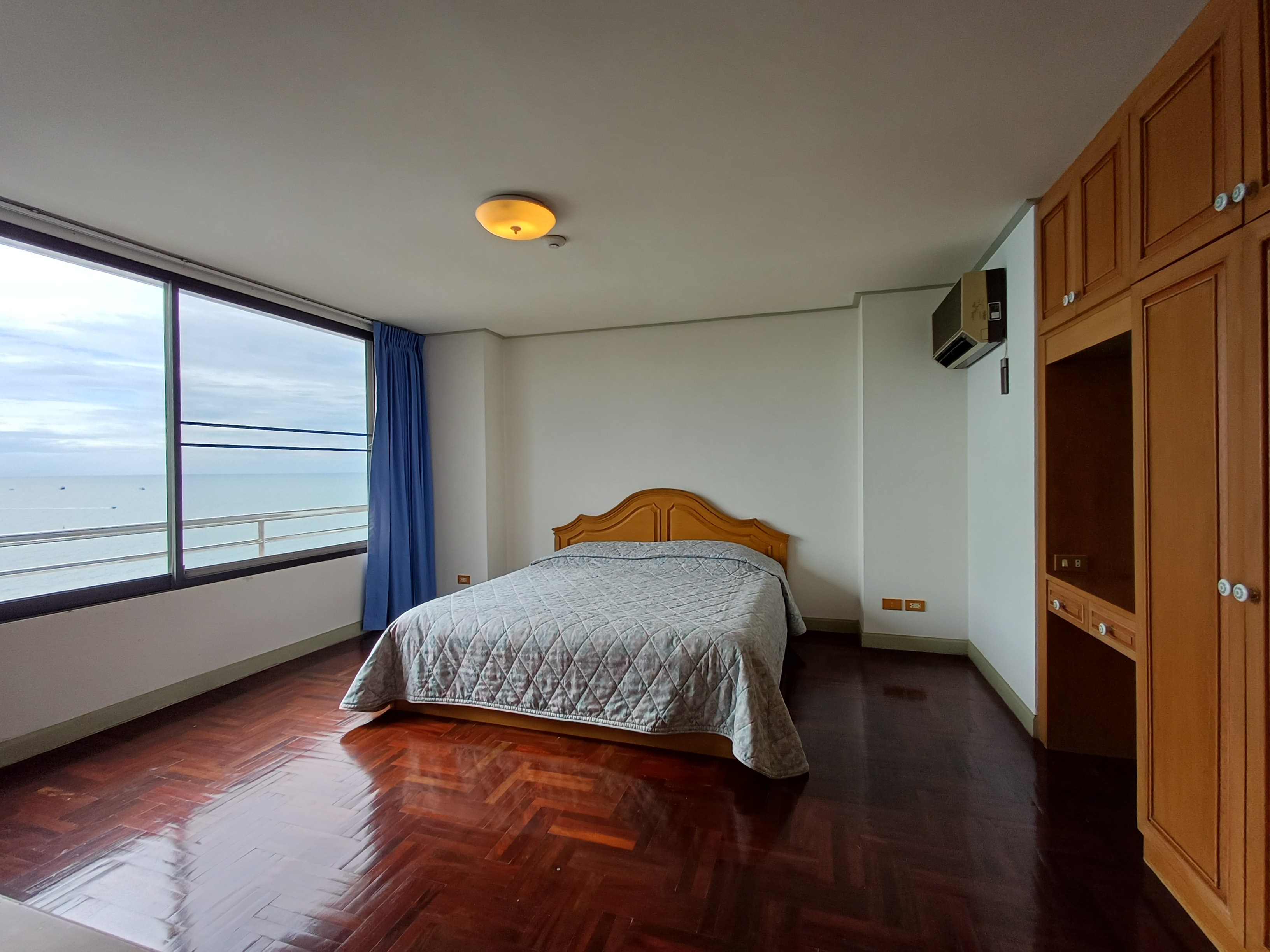 Beautiful Beachfront 3 bedrooms 4 bathrooms in Pratamnak for Sale photo 12