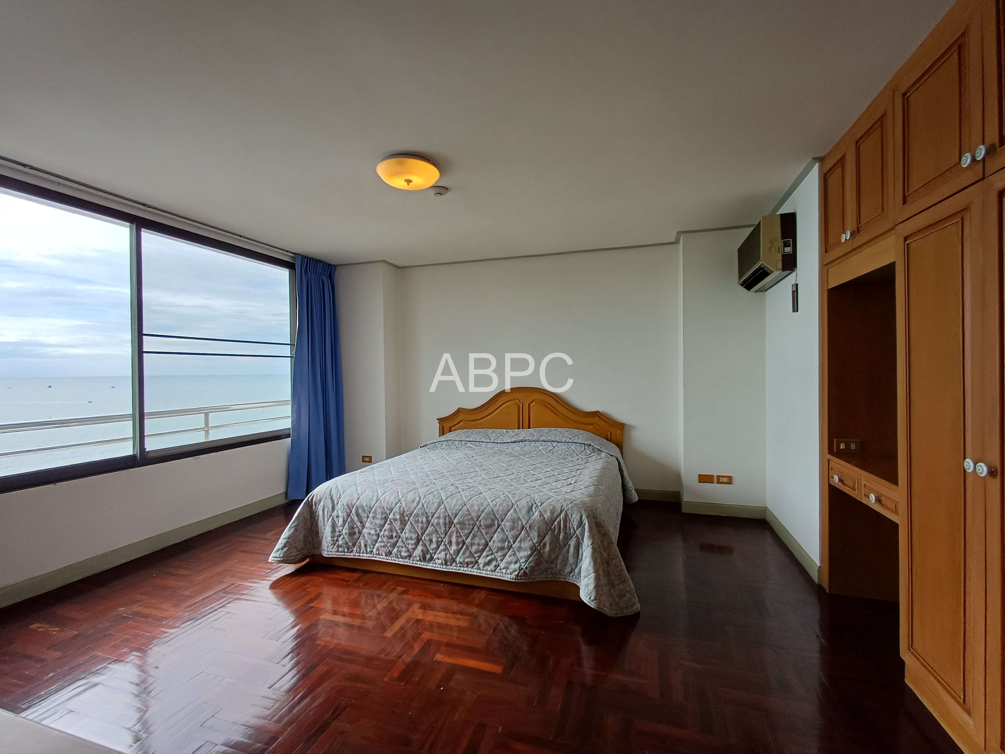 Beautiful Beachfront 3 bedrooms 4 bathrooms in Pratamnak for Sale photo 6