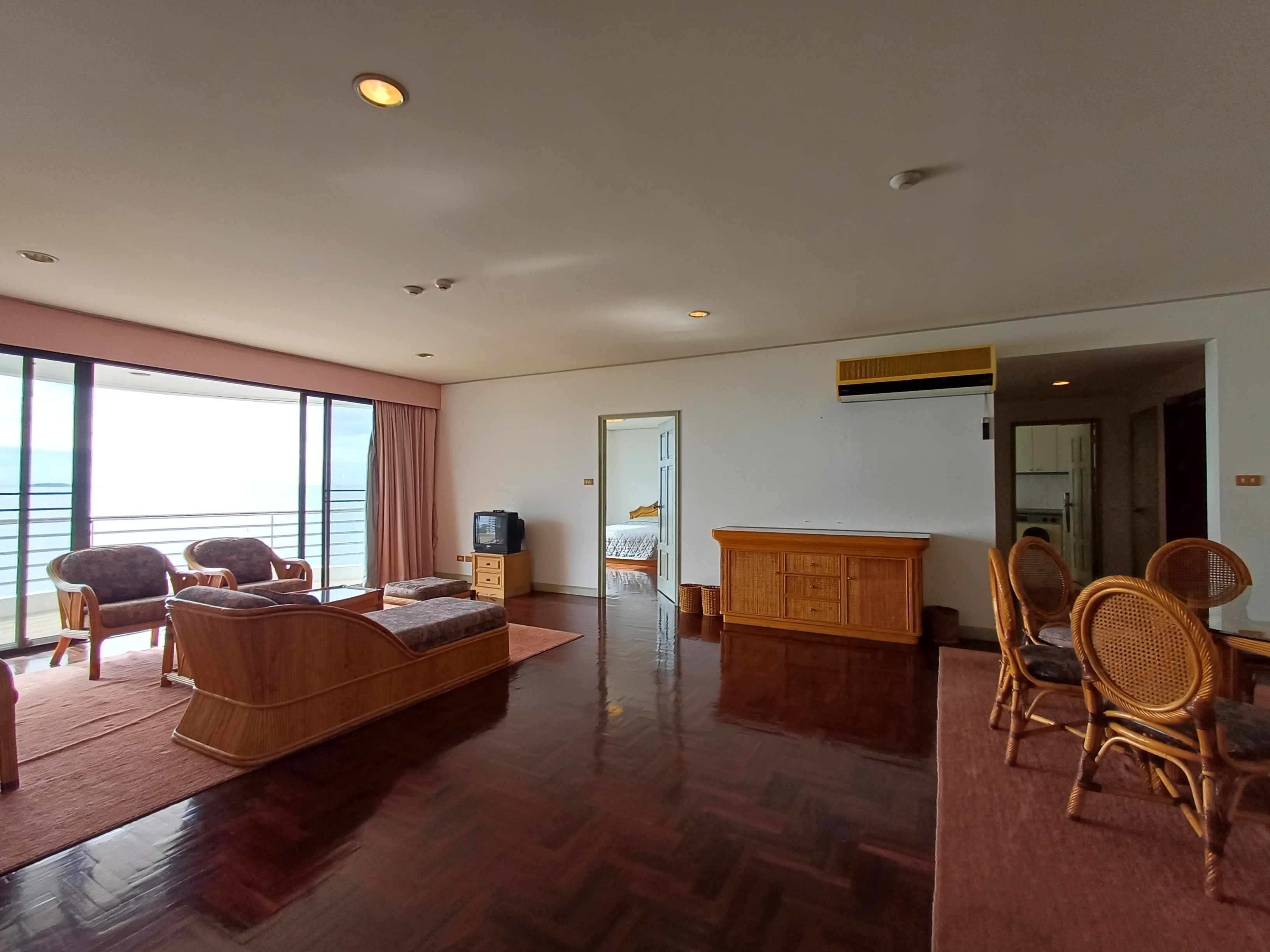Beautiful Beachfront 3 bedrooms 4 bathrooms in Pratamnak for Sale photo 17