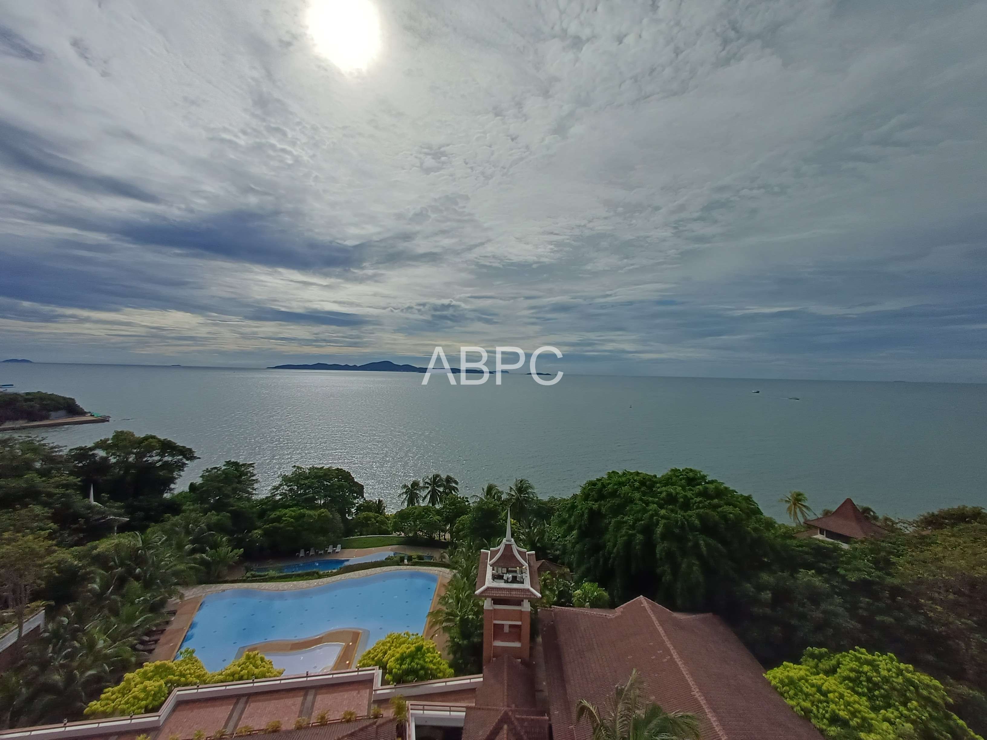 Beautiful Beachfront 3 bedrooms 4 bathrooms in Pratamnak for Sale photo 8