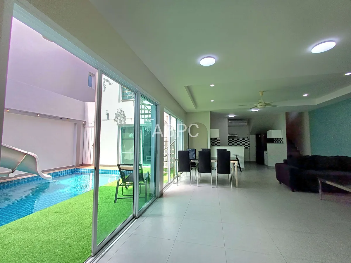 Five Bedroom Four Bathroom Pool Villa in Central Pattaya photo 3