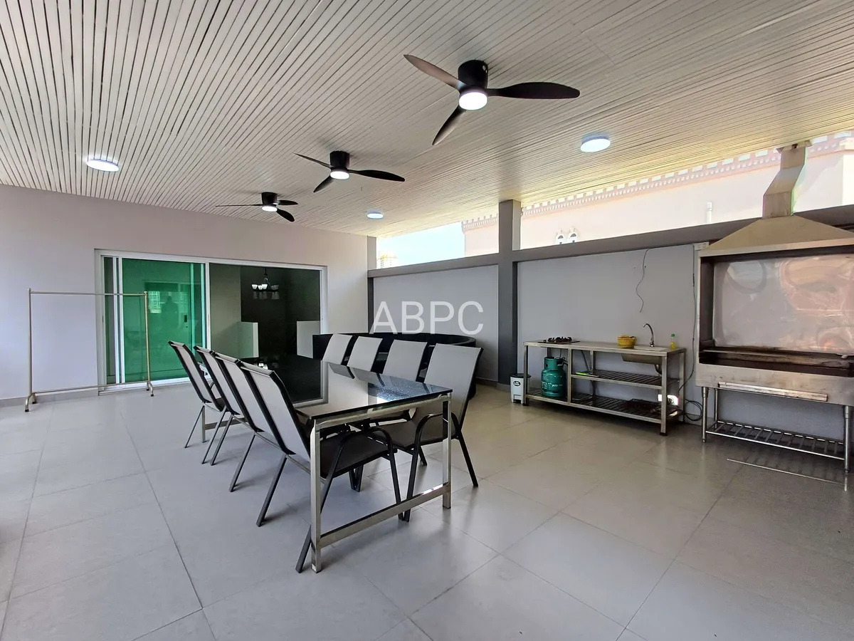 Five Bedroom Four Bathroom Pool Villa in Central Pattaya photo 4