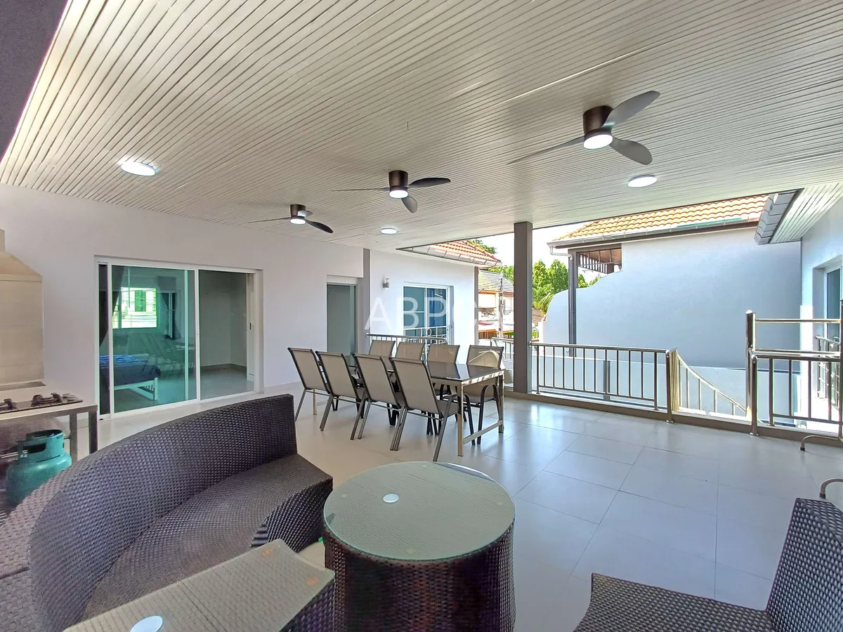 Five Bedroom Four Bathroom Pool Villa in Central Pattaya photo 5
