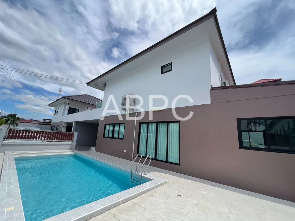 House For rent 5 Bedrooms 5 Bathrooms  In East Pattaya