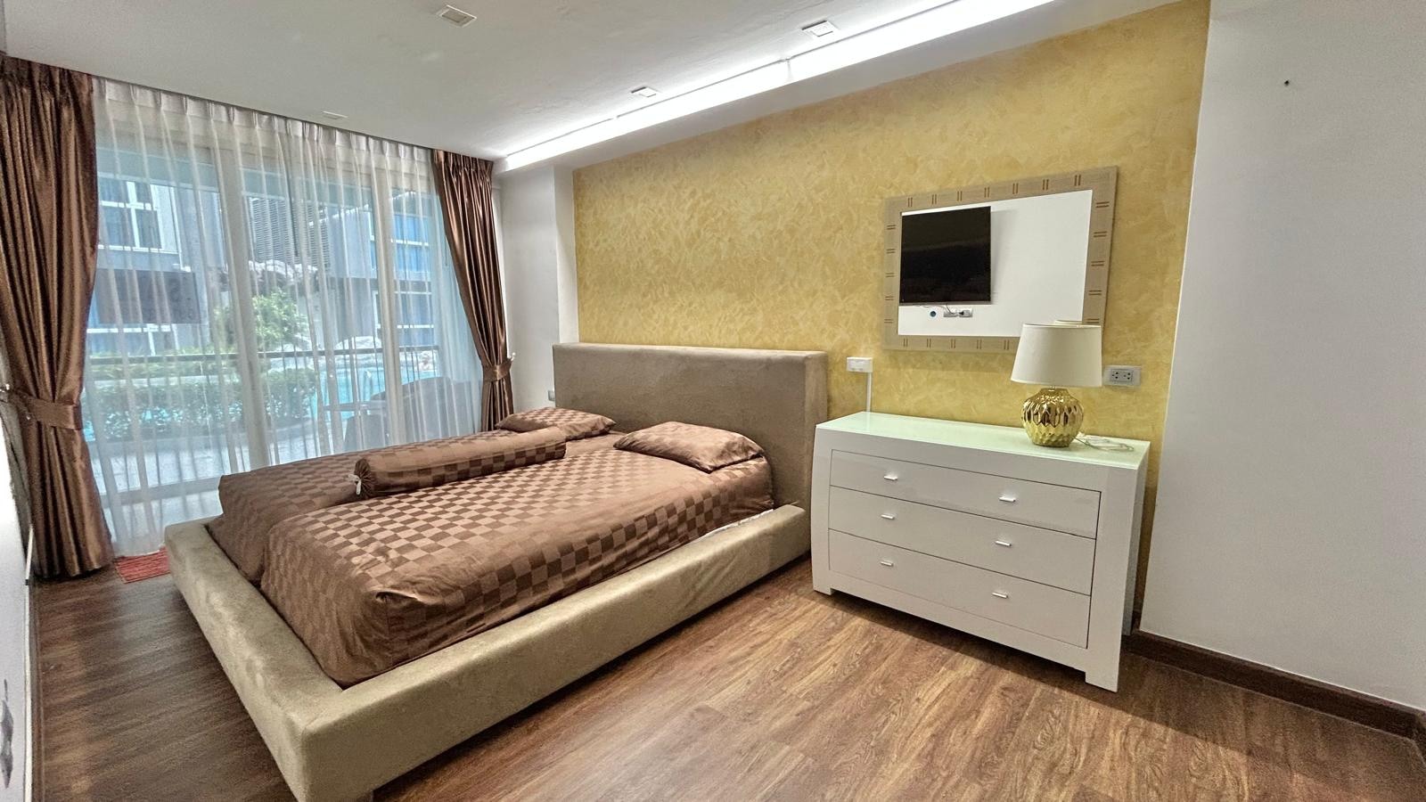 Pool View 1 Bedroom Condo For sale in Central Pattaya photo 30