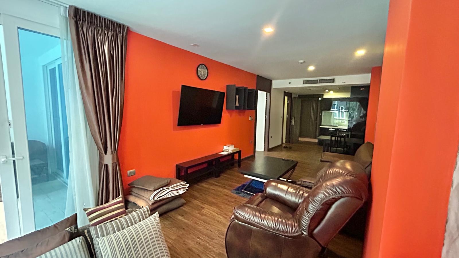 Pool View 1 Bedroom Condo For sale in Central Pattaya photo 17