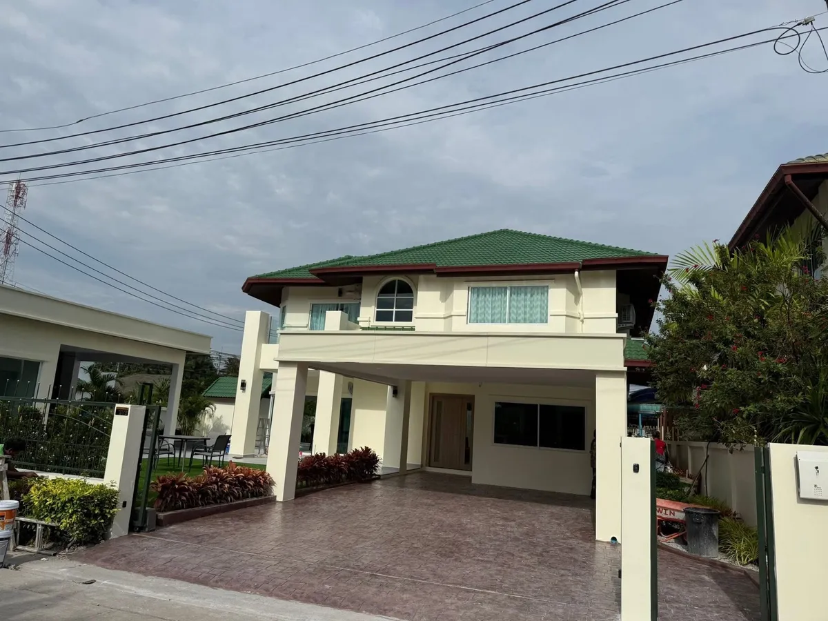 5 Bedrooms 4 Bethrooms in East Pattaya