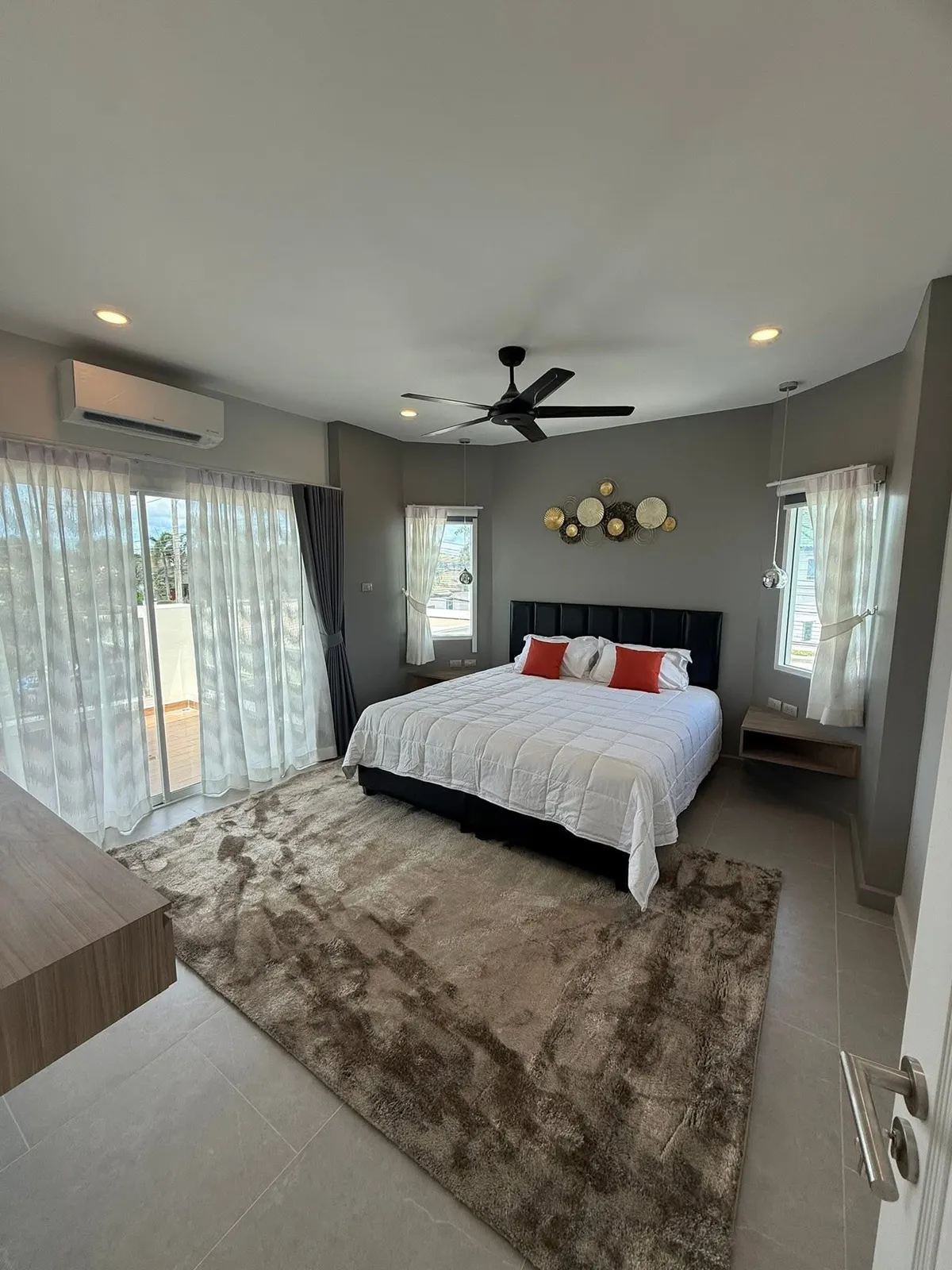 5 Bedrooms 4 Bethrooms in East Pattaya photo 13