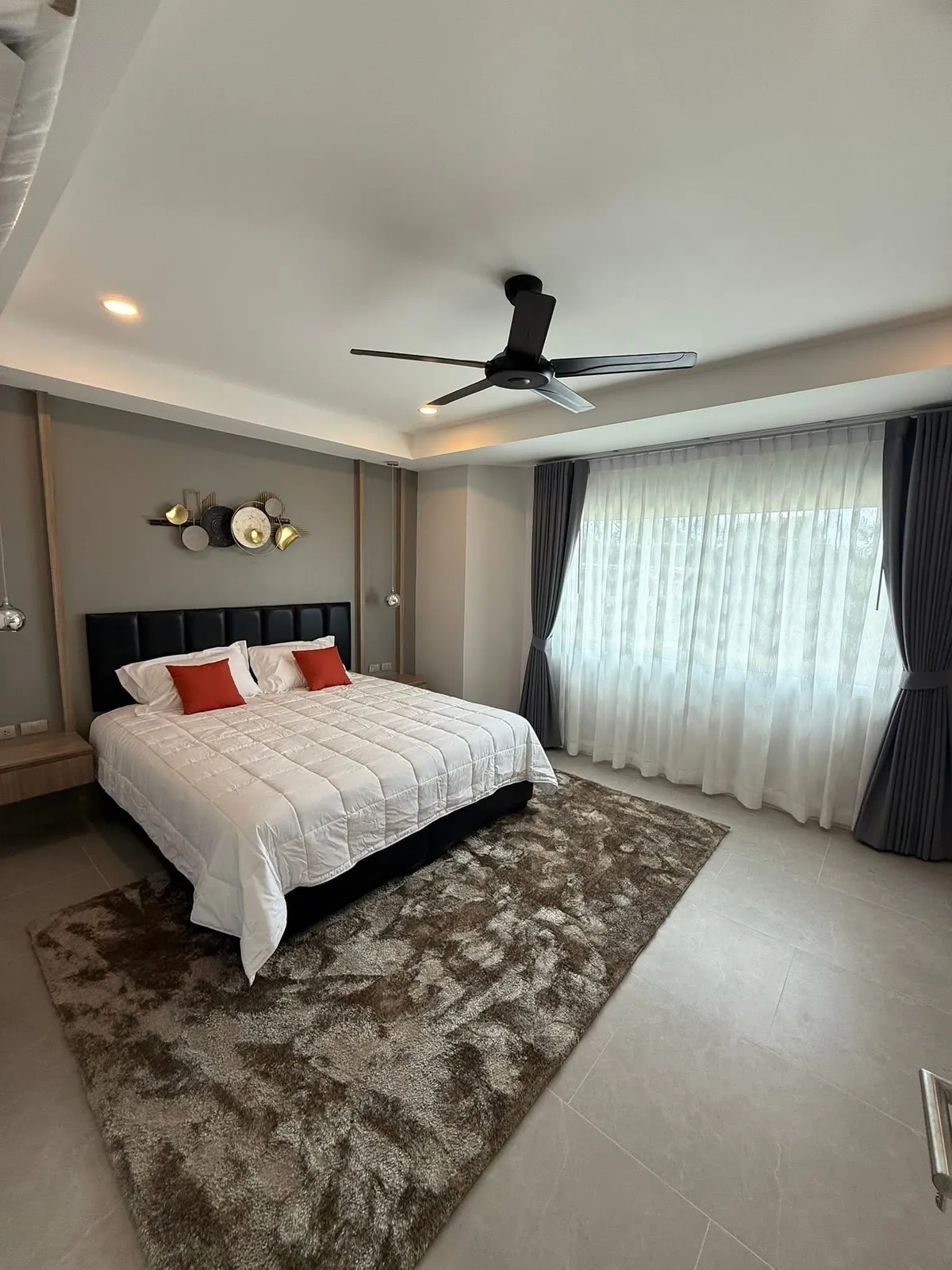 5 Bedrooms 4 Bethrooms in East Pattaya photo 9