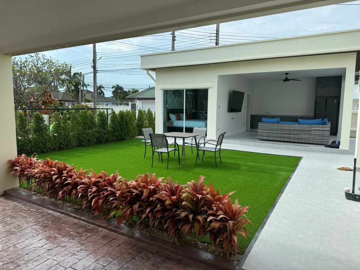 5 Bedrooms 4 Bethrooms in East Pattaya photo 10