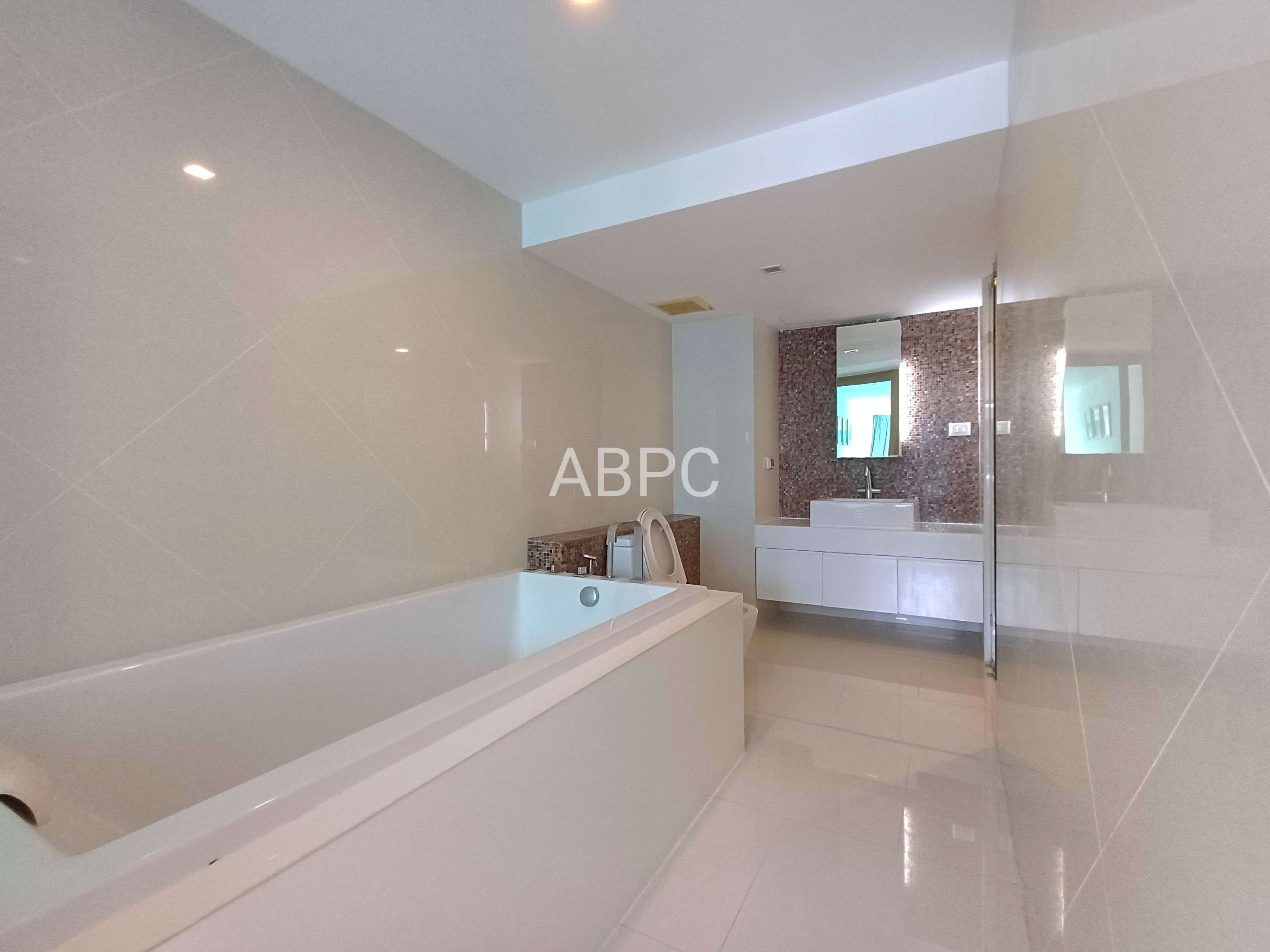 Duplex 2 bedrooms 3 bathroom in Wongamat for Rent photo 8