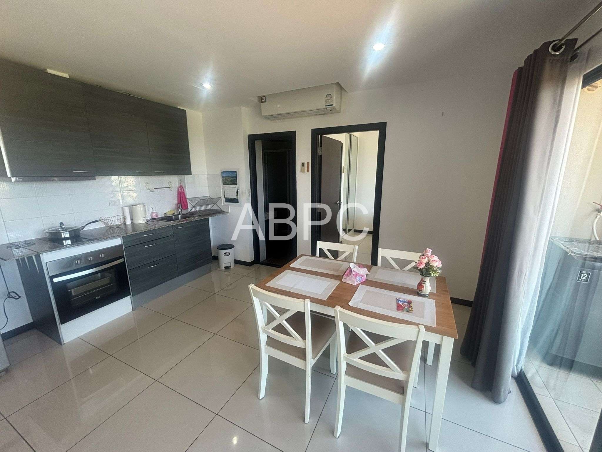 Spacious One Bedroom Unit in This Popular Pet Friendly Pratumnak Condo photo 4