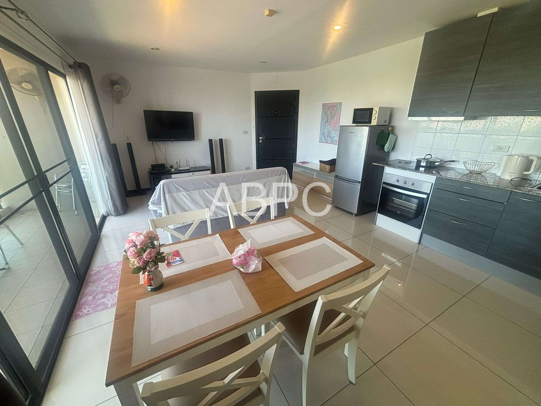 Spacious One Bedroom Unit in This Popular Pet Friendly Pratumnak Condo photo 3