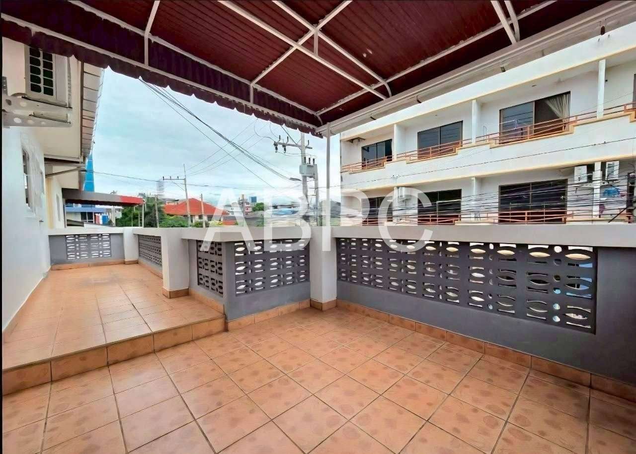 House for Rent 4 Bedrooms 3 Bathrooms in Central Pattaya photo 11