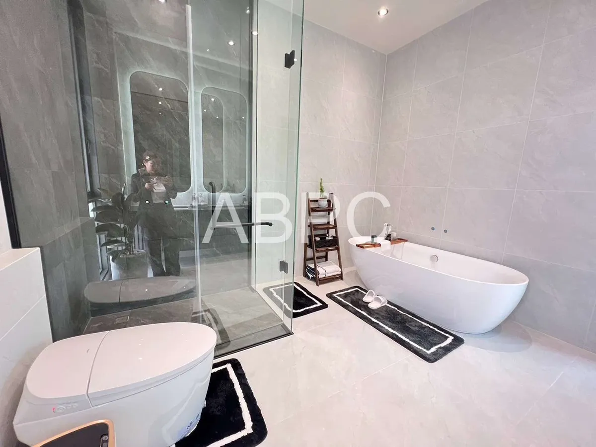 Quite luxury Brand new 5 Bed 6 Bath in East Pattaya photo 14