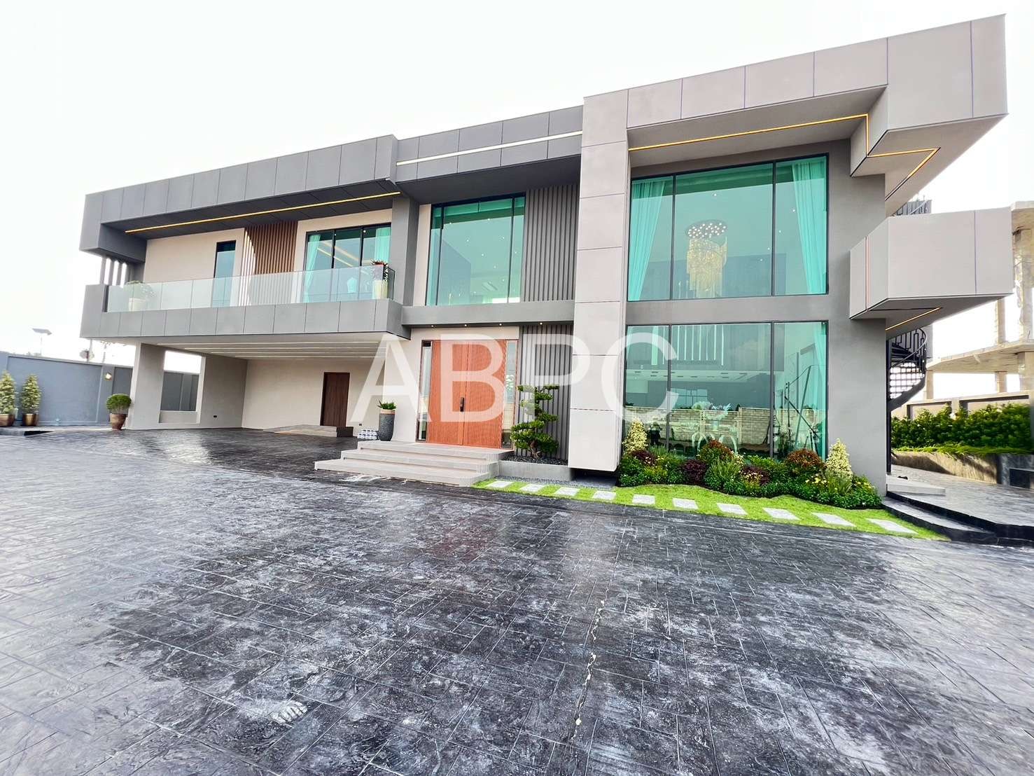 Quite luxury Brand new 5 Bed 6 Bath in East Pattaya photo 2