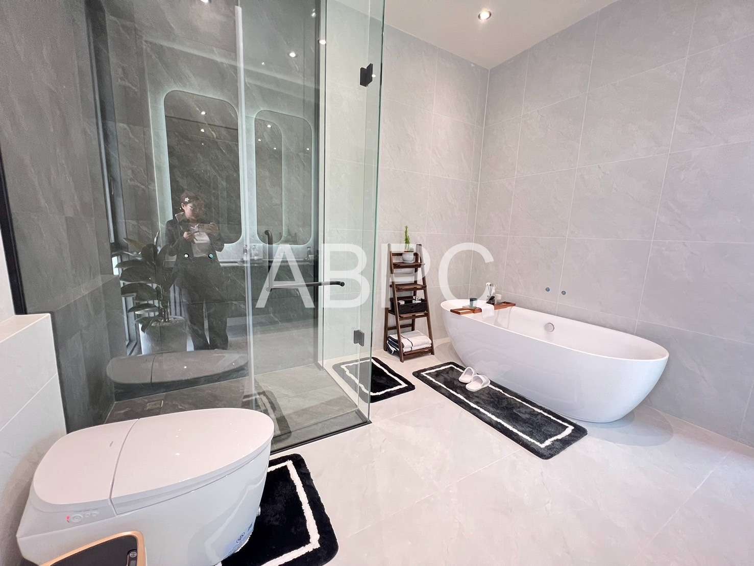 Quite luxury Brand new 5 Bed 6 Bath in East Pattaya photo 14