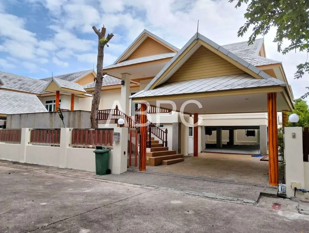 Pool Volls House for rent 3 Bedrooms 4 Bathrooms in East Pattaya