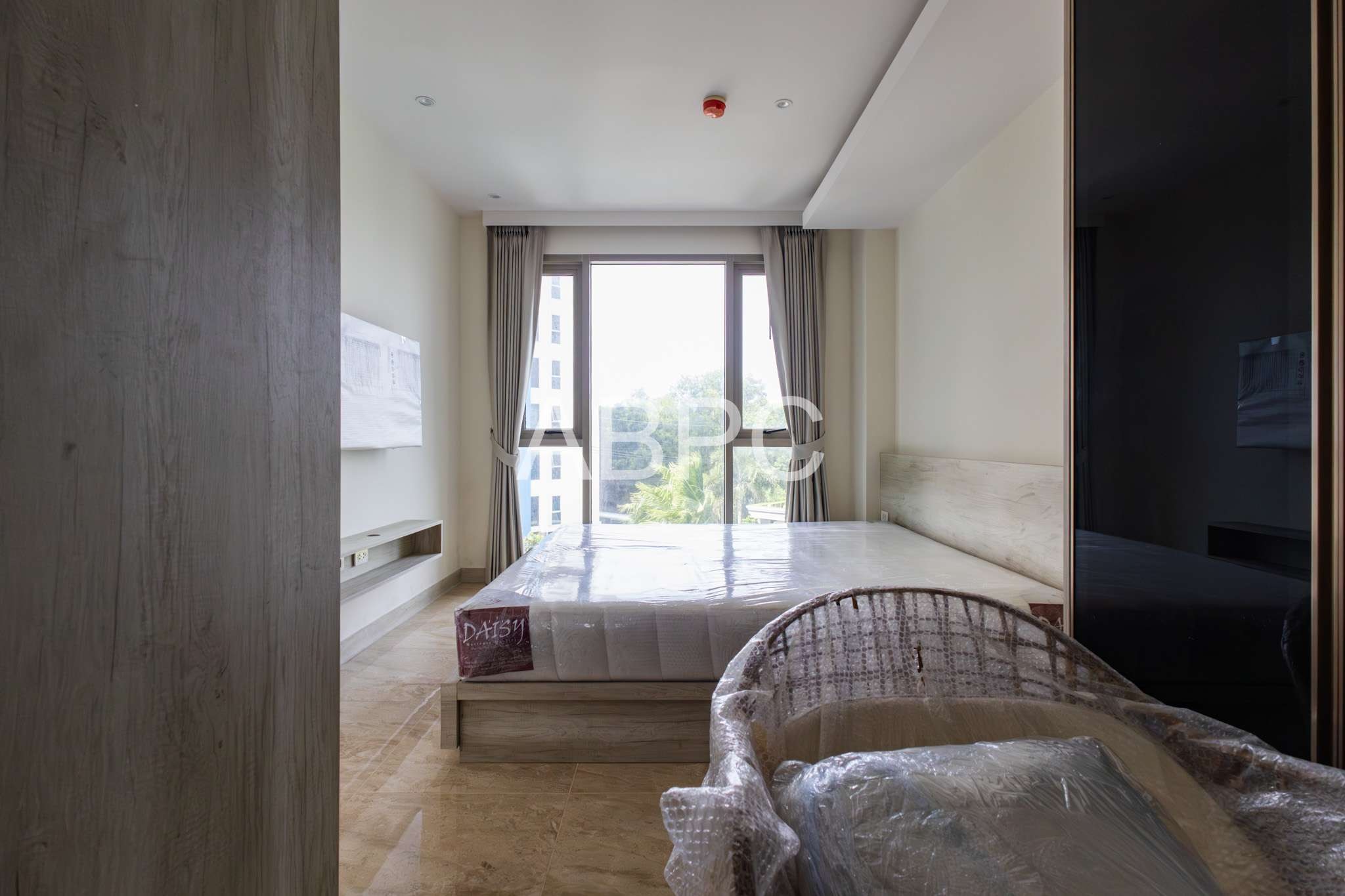 One Bedroom Condo For Sale in Najomtien photo 5