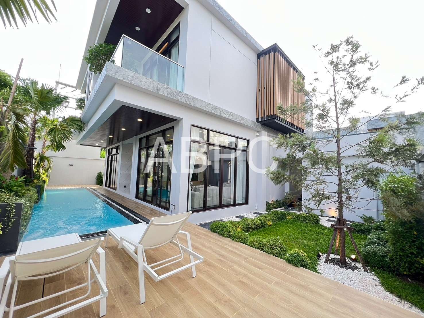 Luxury Pool Villa 4 Bed 5 Bath in Jomtien photo 8