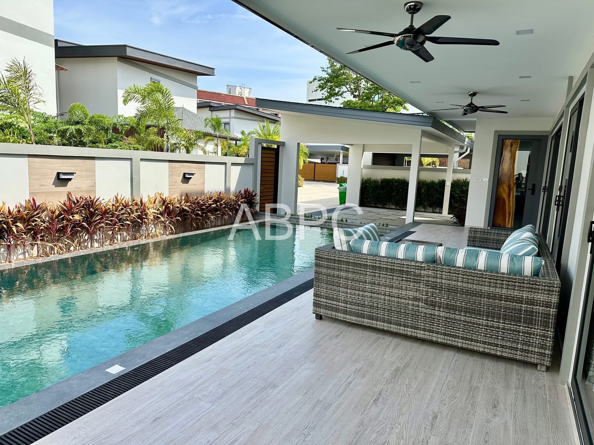 4 bedrooms 5 bathrooms Zensiri Midtown photo 10