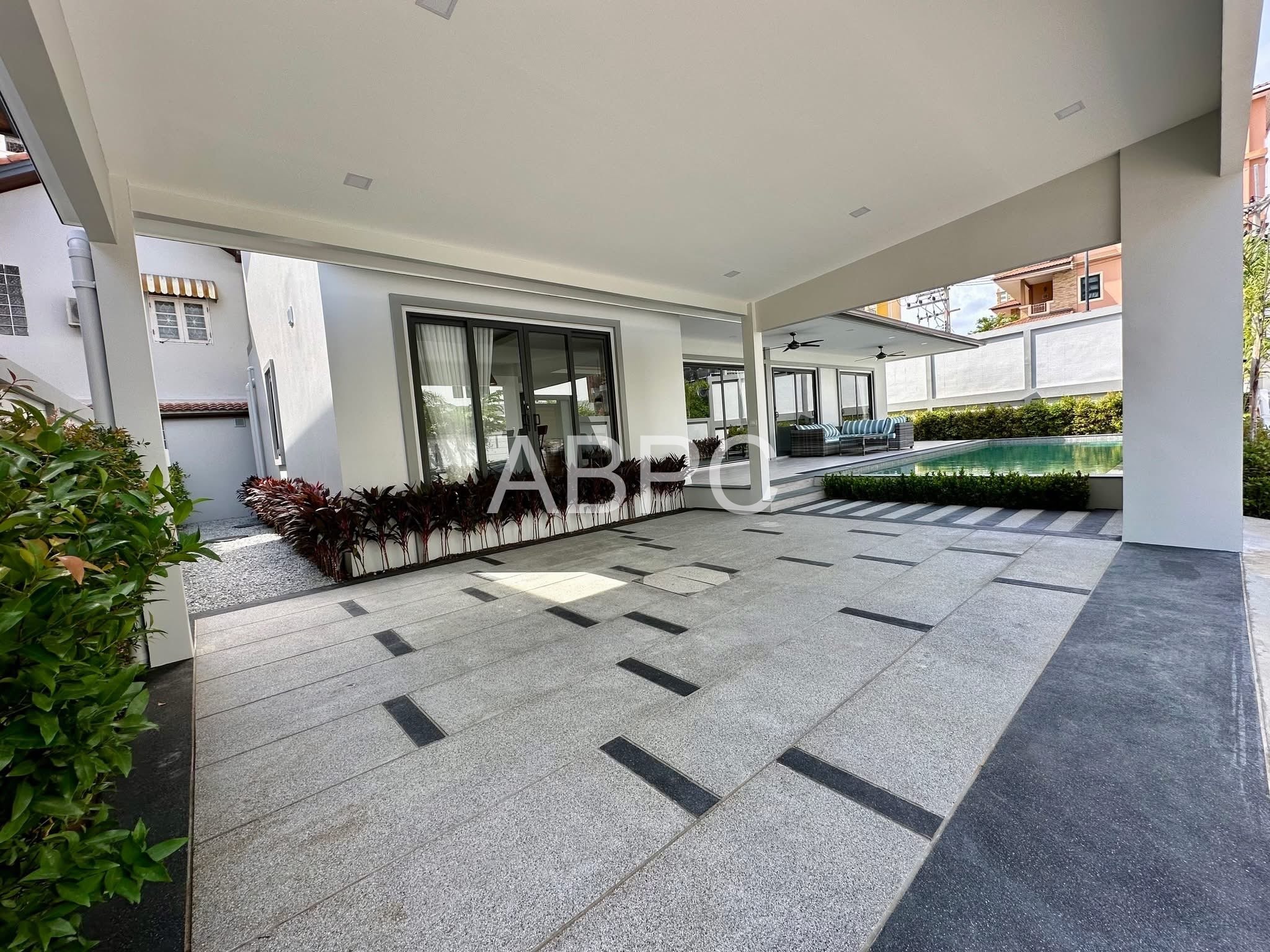4 bedrooms 5 bathrooms Zensiri Midtown photo 11