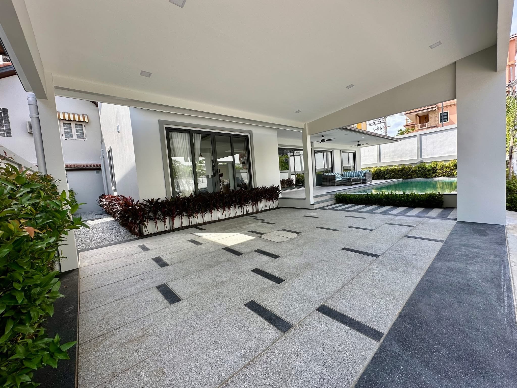 4 bedrooms 5 bathrooms Zensiri Midtown photo 24