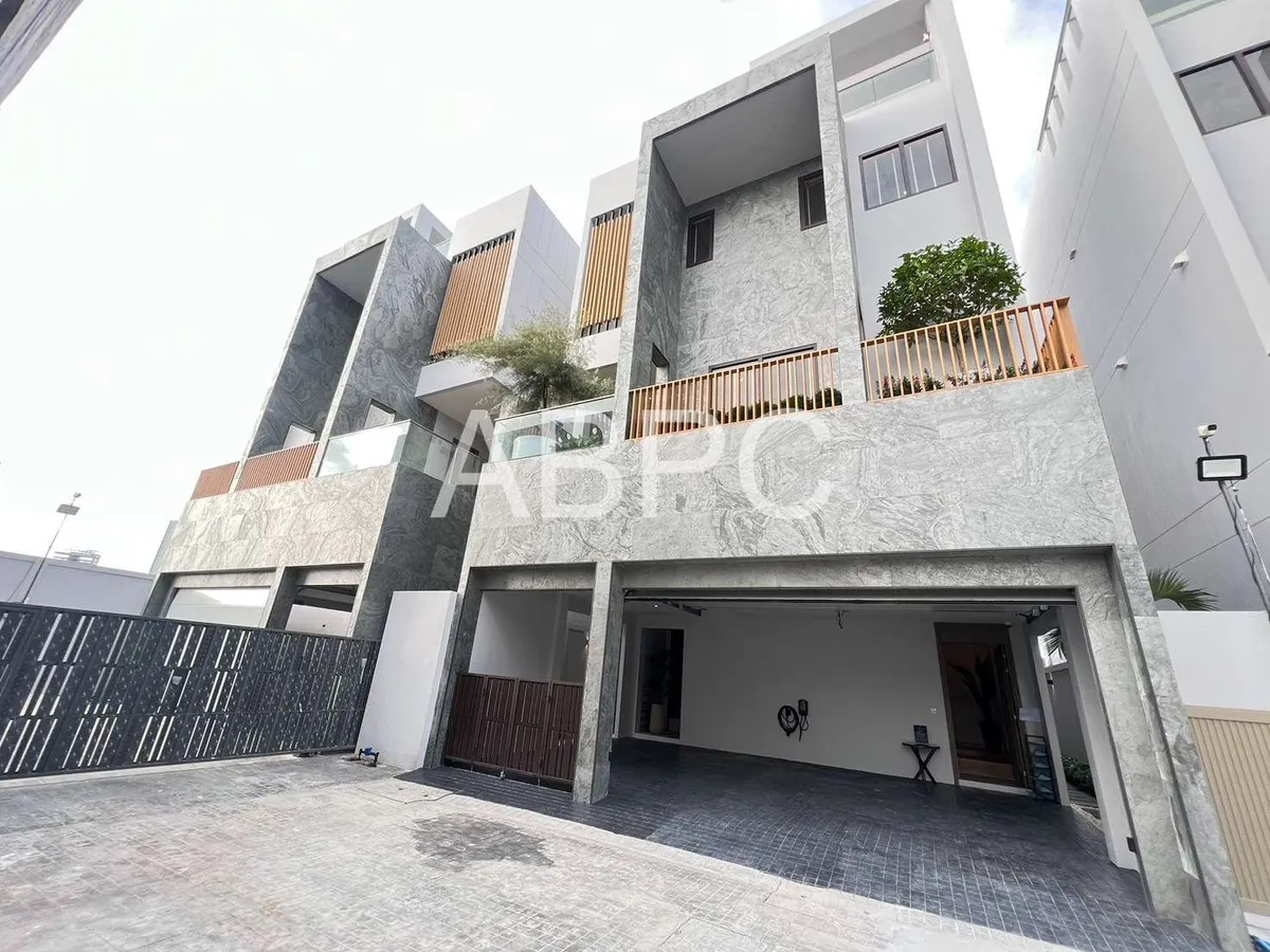 Luxyry Pool villa 4Th Floor 4 Bedrooms 5 Bathrooms in Jomtien