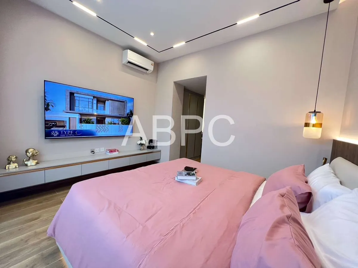 Luxyry Pool villa 4Th Floor 4 Bedrooms 5 Bathrooms in Jomtien photo 16