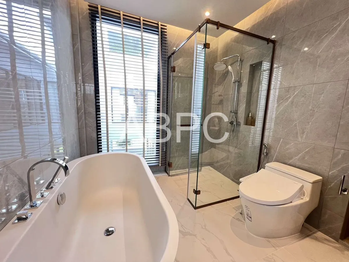 Luxyry Pool villa 4Th Floor 4 Bedrooms 5 Bathrooms in Jomtien photo 25