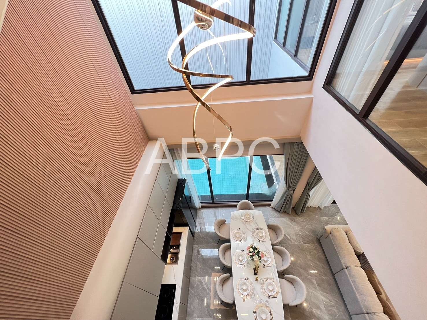 Luxyry Pool villa 4Th Floor 4 Bedrooms 5 Bathrooms in Jomtien photo 4