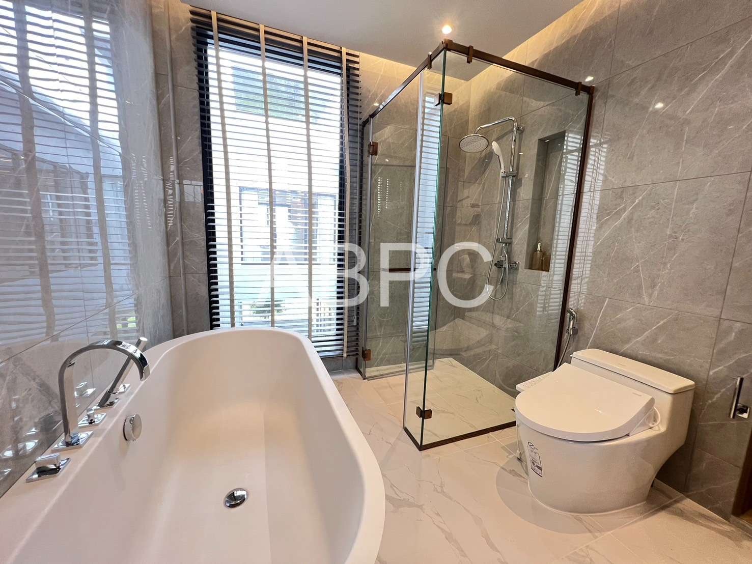 Luxyry Pool villa 4Th Floor 4 Bedrooms 5 Bathrooms in Jomtien photo 26