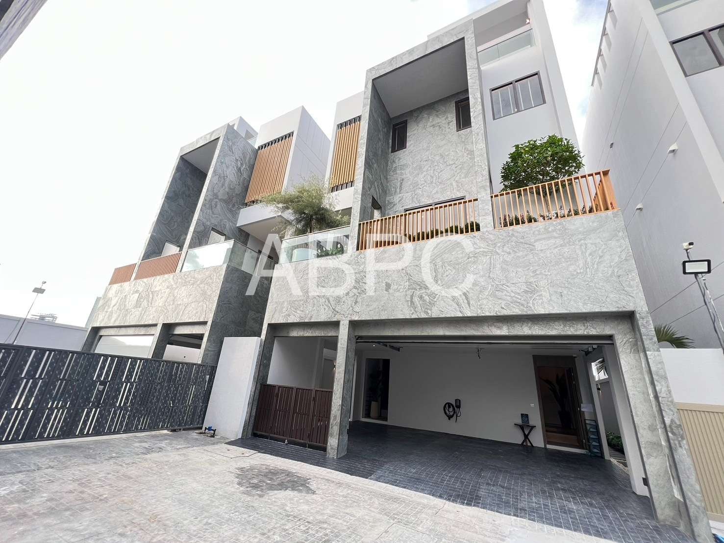 Luxyry Pool villa 4Th Floor 4 Bedrooms 5 Bathrooms in Jomtien