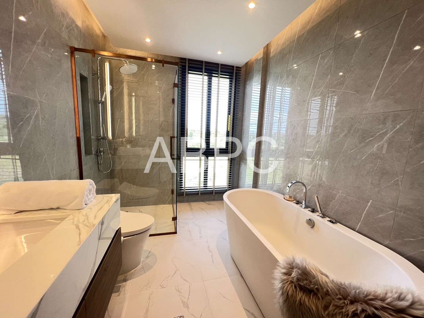 Luxyry Pool villa 4Th Floor 4 Bedrooms 5 Bathrooms in Jomtien photo 11