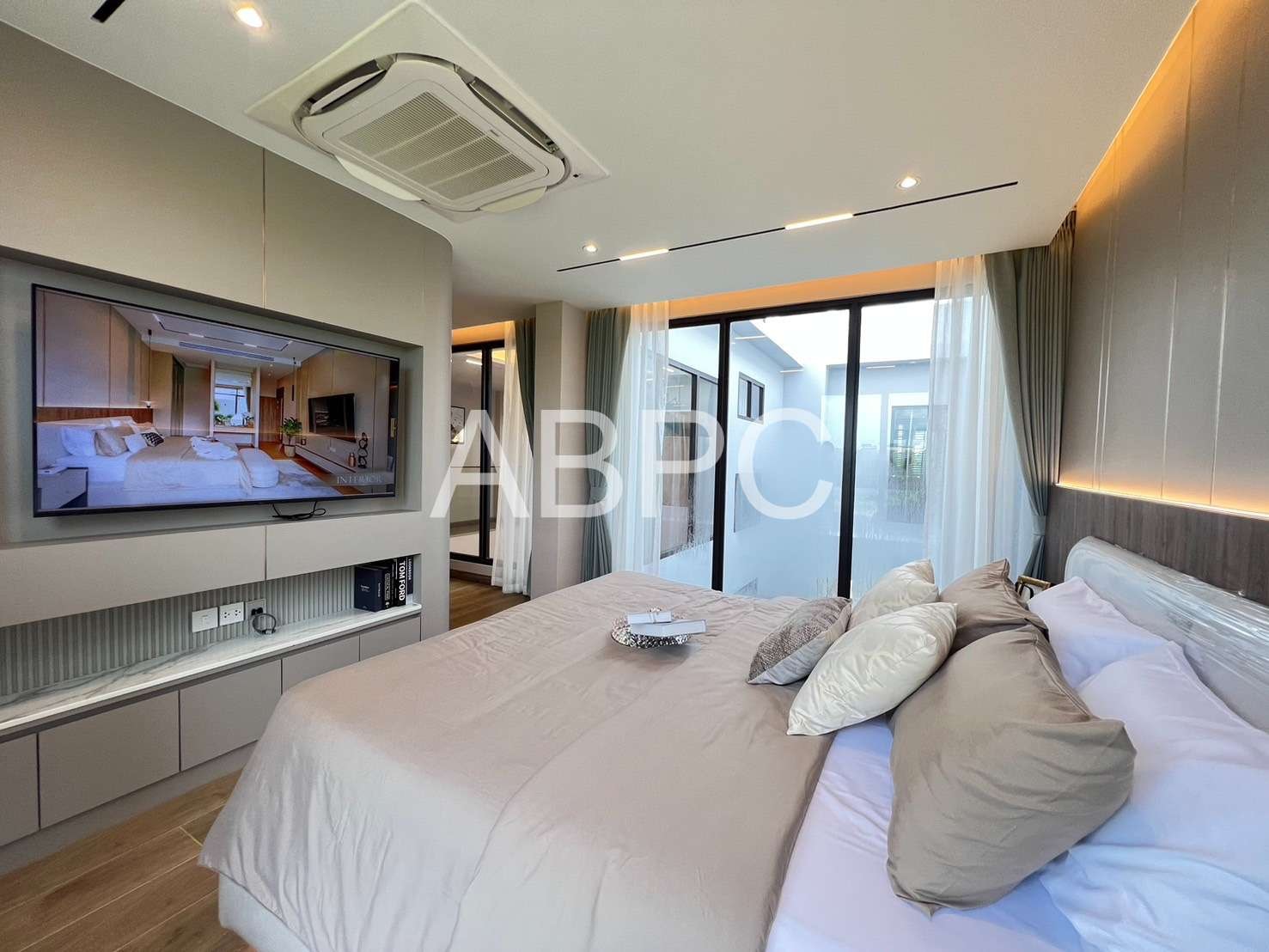 Luxyry Pool villa 4Th Floor 4 Bedrooms 5 Bathrooms in Jomtien photo 10