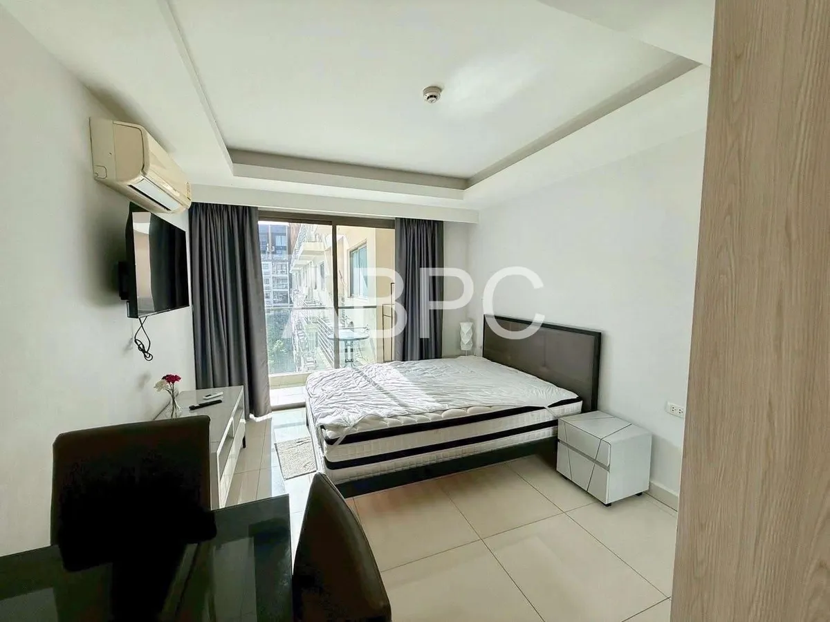 Corner Unit Pool View Studio Condo In Jomtien