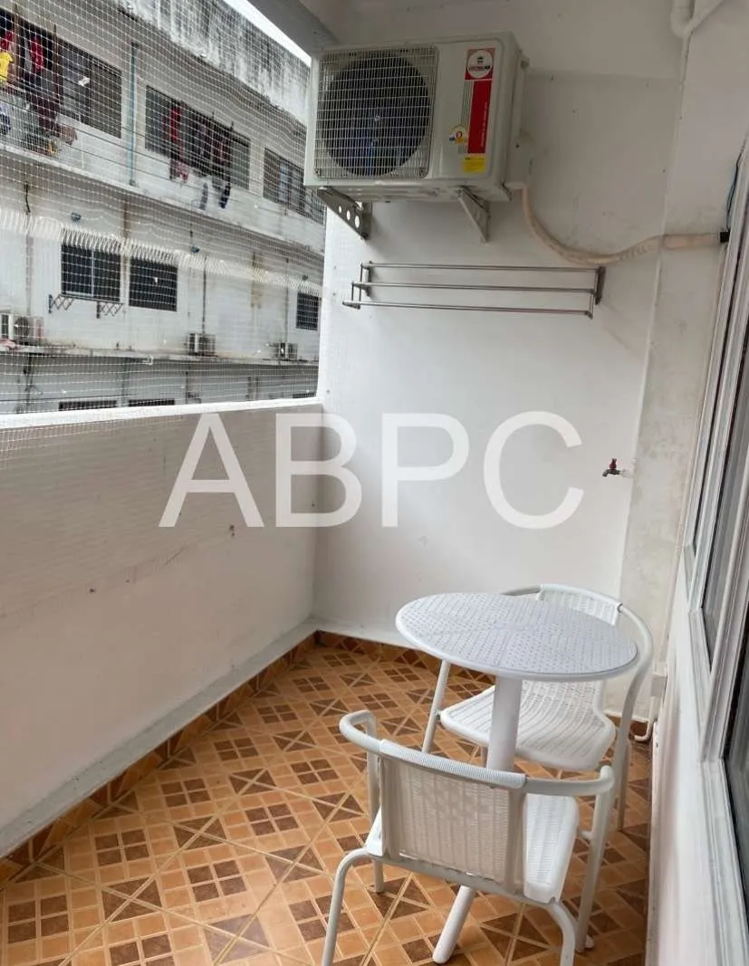 Large West Facing Studio Condo In Central Pattaya photo 2