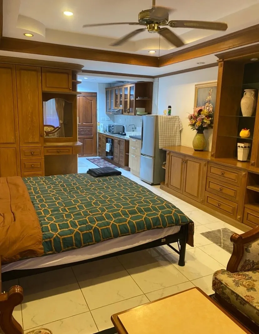 Large West Facing Studio Condo In Central Pattaya photo 12