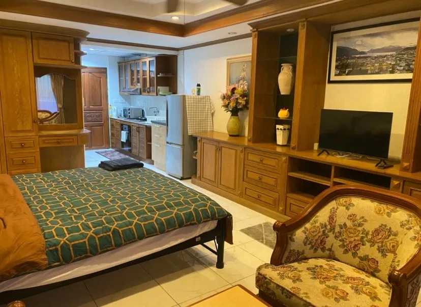 Large West Facing Studio Condo In Central Pattaya photo 13
