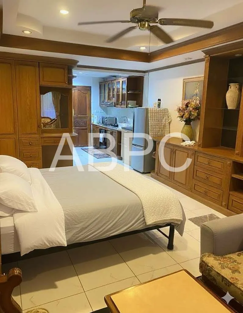 Large West Facing Studio Condo In Central Pattaya photo 3