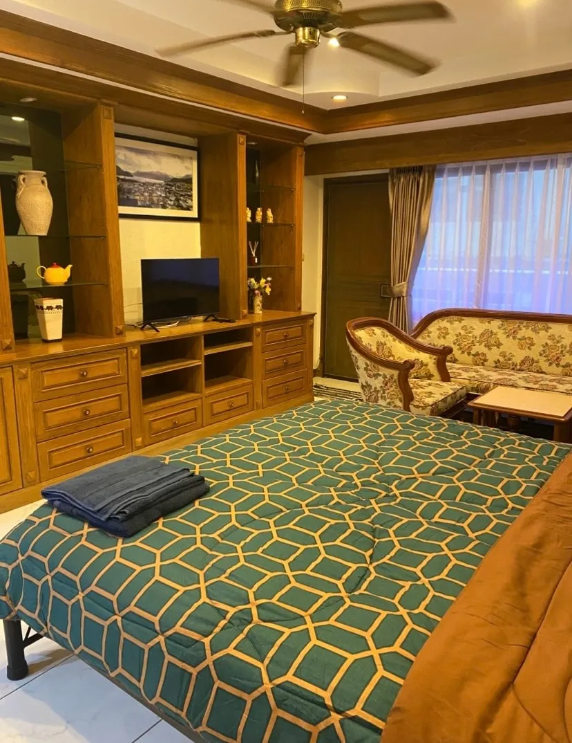 Large West Facing Studio Condo In Central Pattaya photo 10