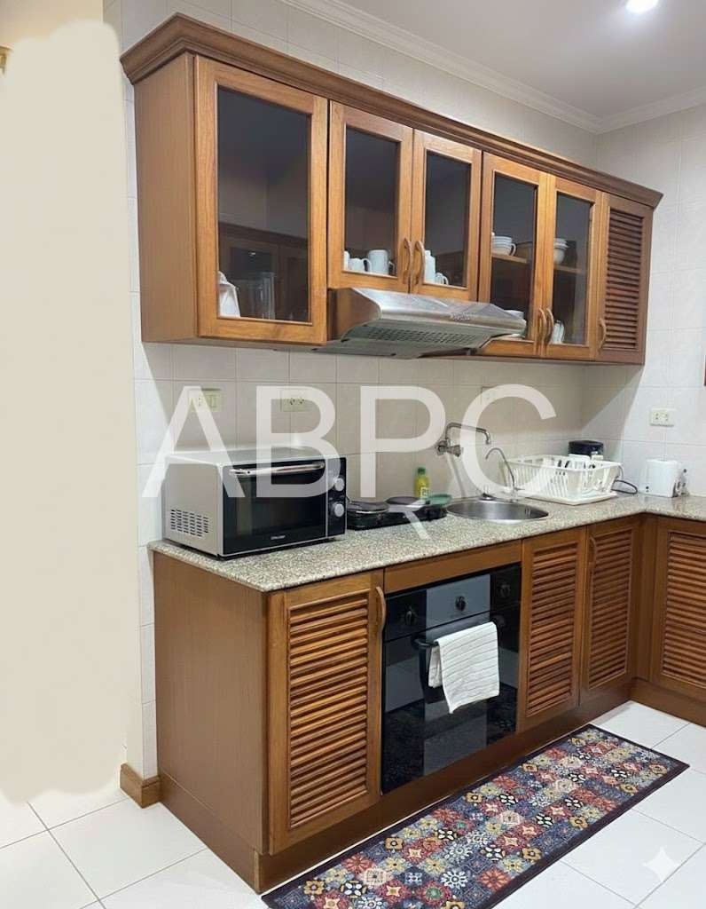 Large West Facing Studio Condo In Central Pattaya photo 6