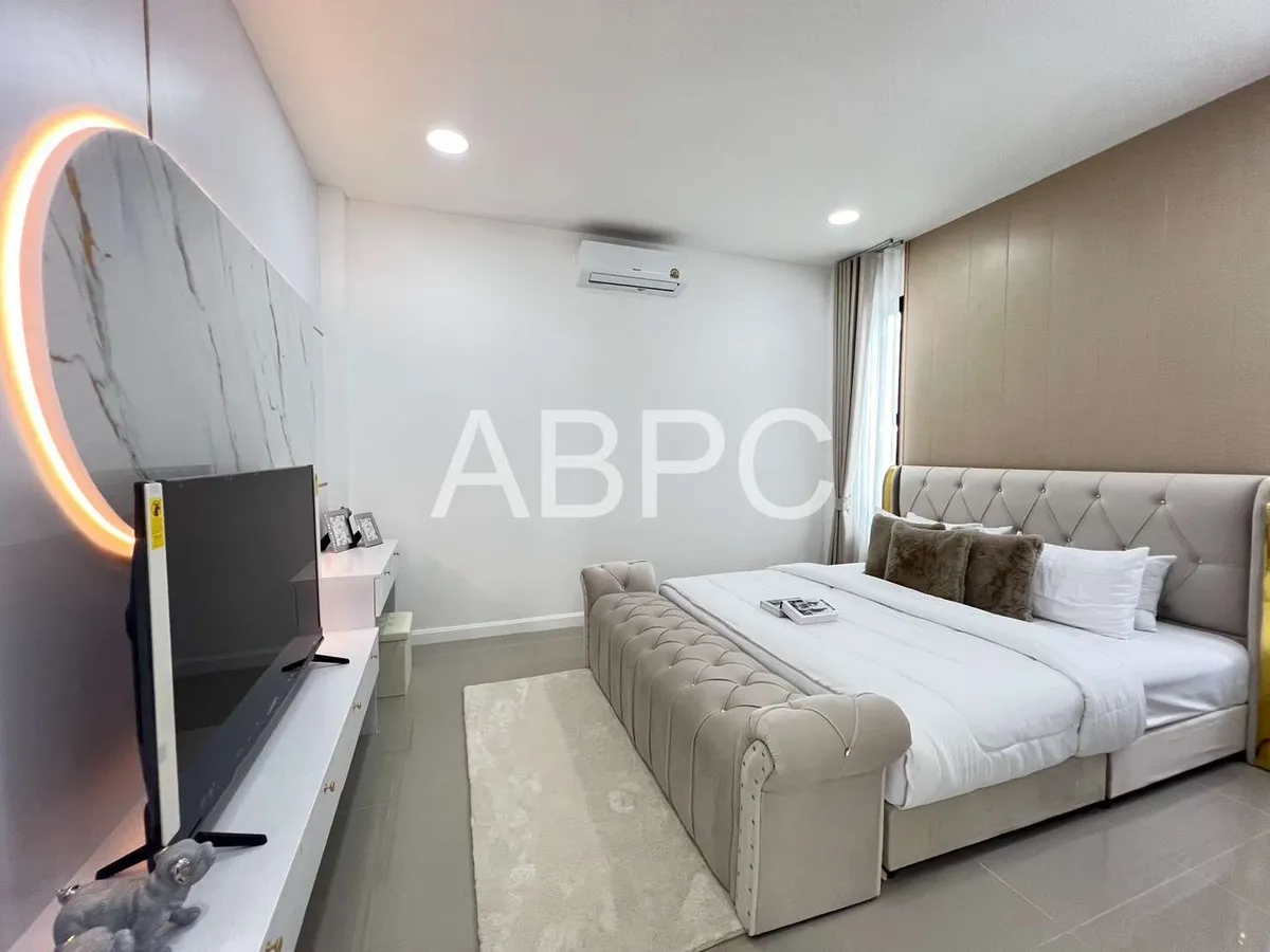 Moden Pool Villa 3 Bedrooms 3 Bathrooms in East Pattaya photo 10