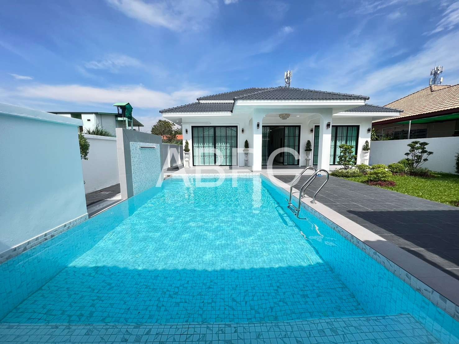 Moden Pool Villa 3 Bedrooms 3 Bathrooms in East Pattaya photo 14