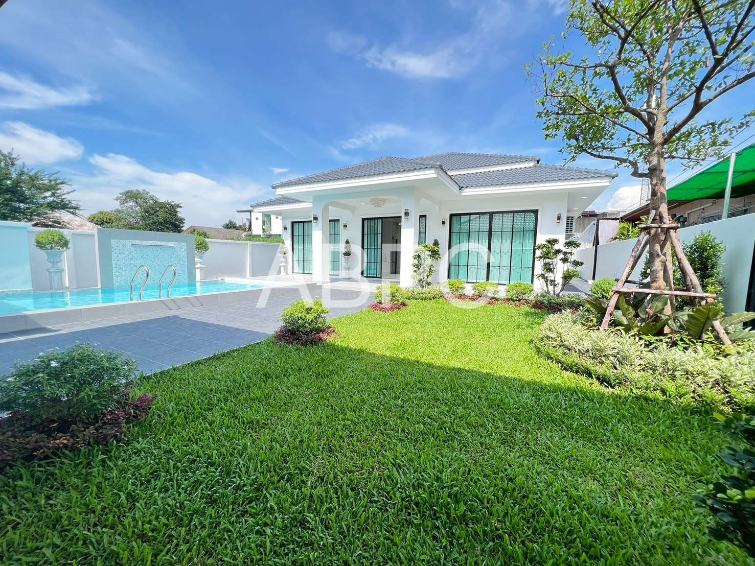 Moden Pool Villa 3 Bedrooms 3 Bathrooms in East Pattaya photo 3