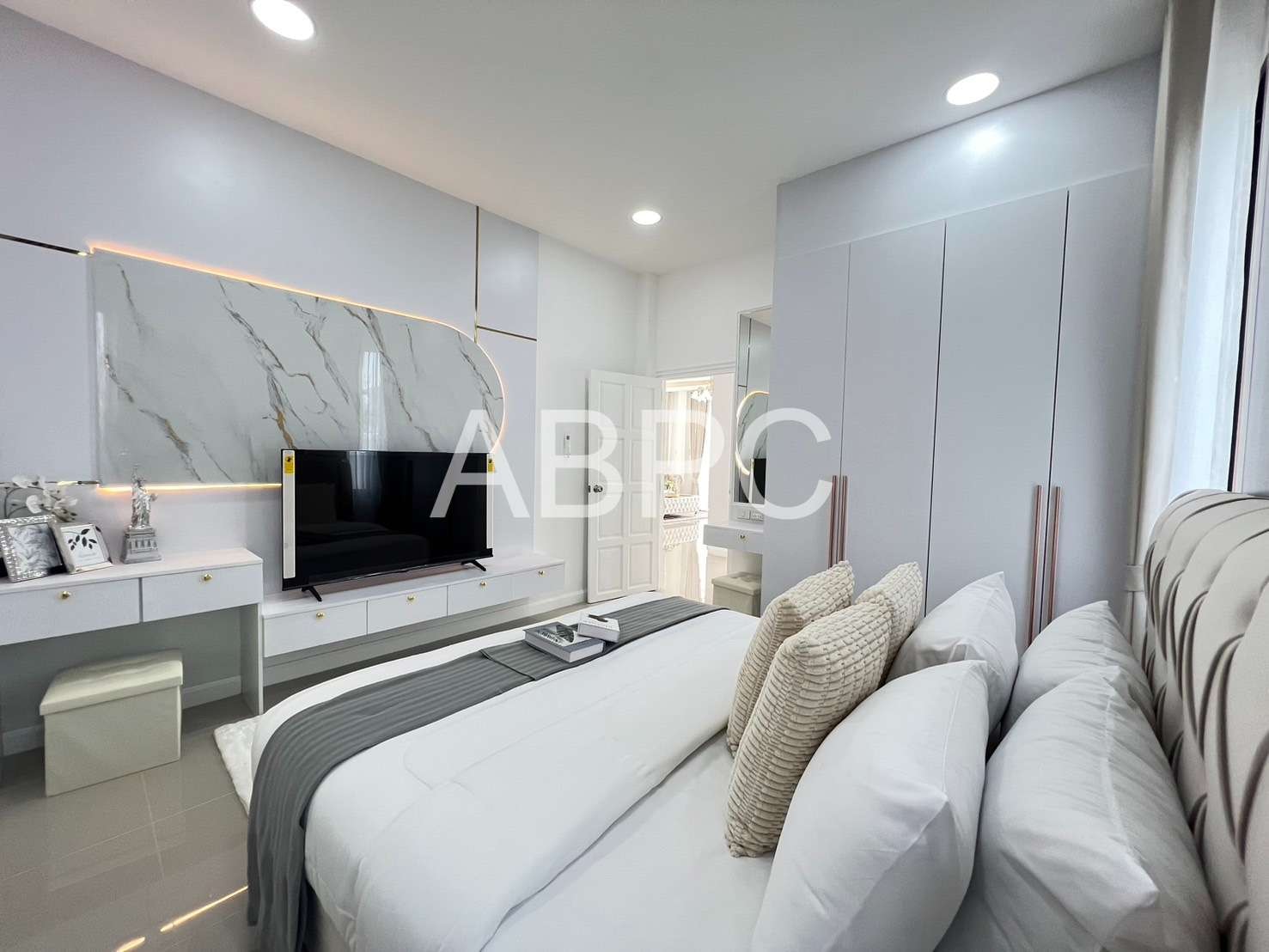 Moden Pool Villa 3 Bedrooms 3 Bathrooms in East Pattaya photo 8