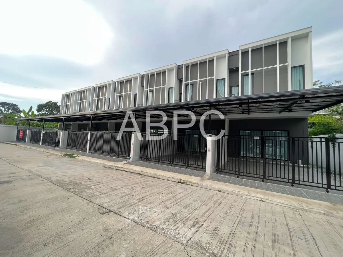 Brand New Modern 2 Bed 3 Bath Townhouse In East Pattaya
