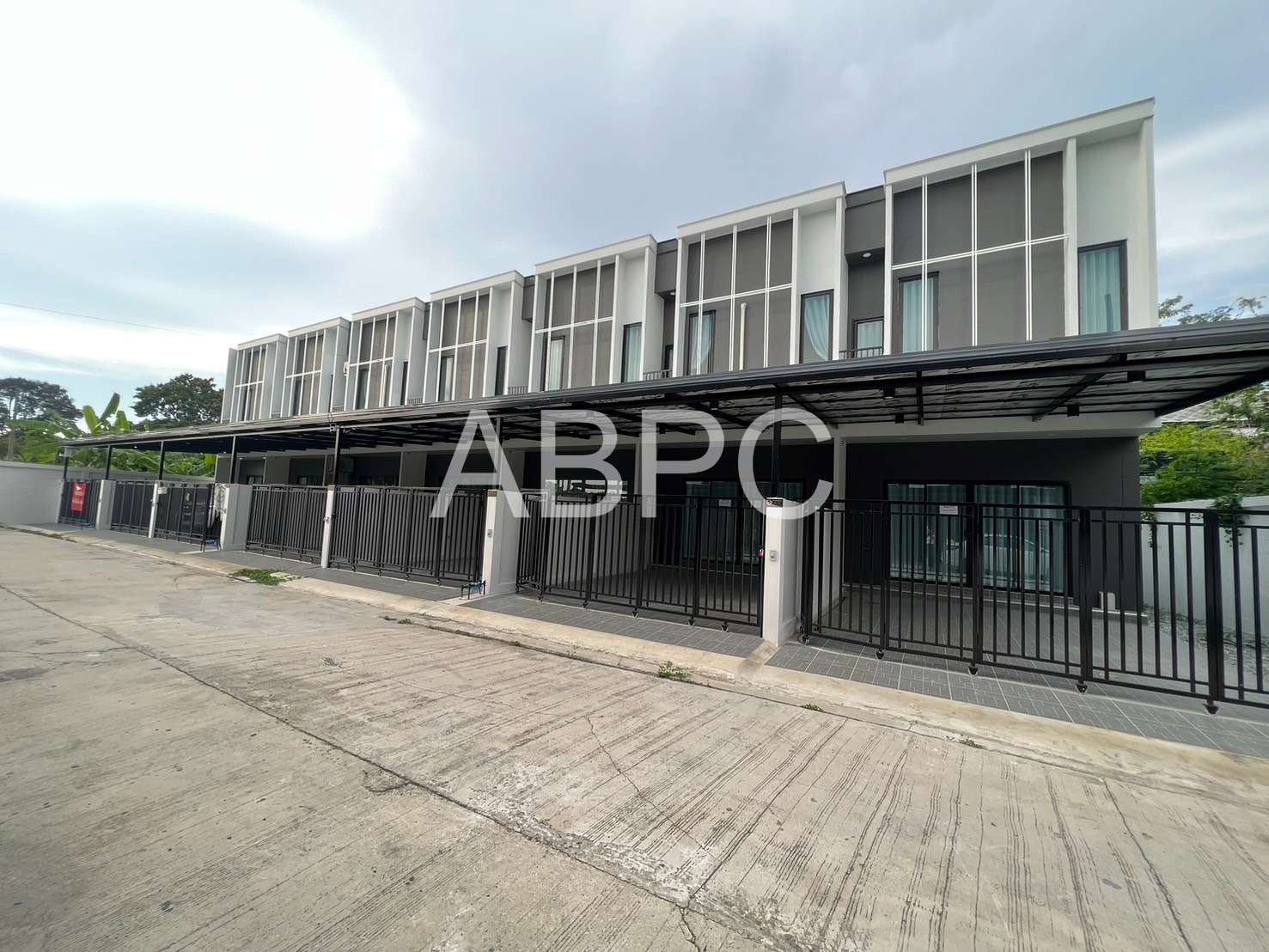 Brand New Modern 2 Bed 3 Bath Townhouse In East Pattaya